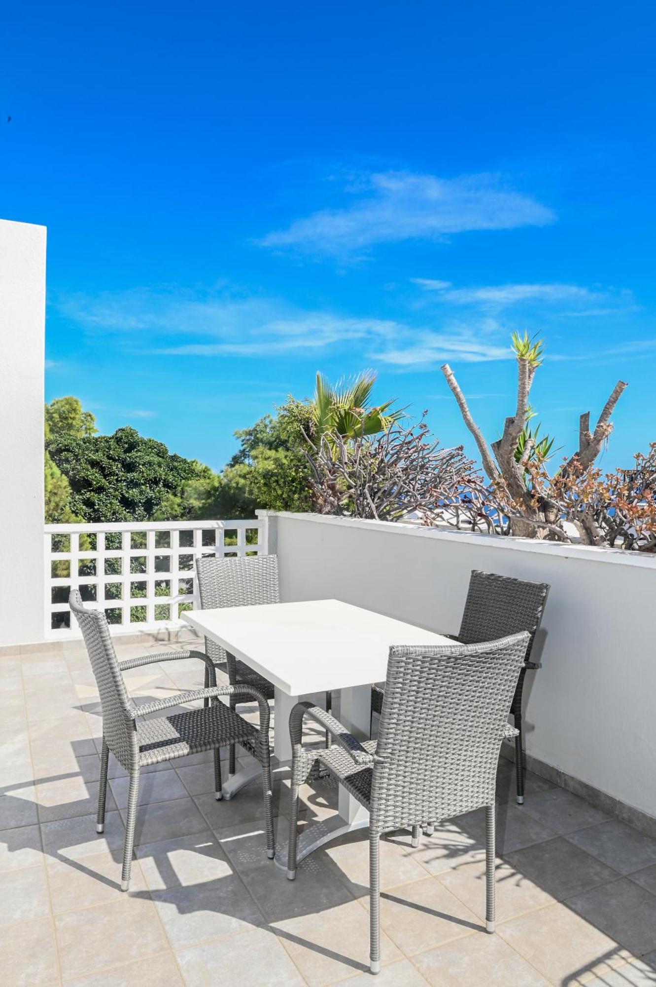 Atrium Guest house Fira (Santorini)